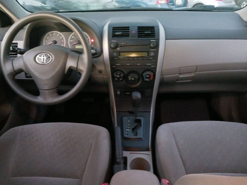 2009 Toyota Corolla LE photo 10