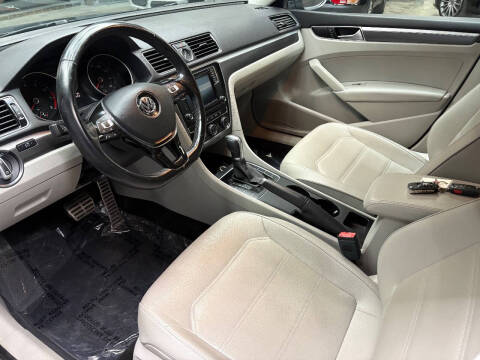 2017 Volkswagen Passat 1.8T R-Line