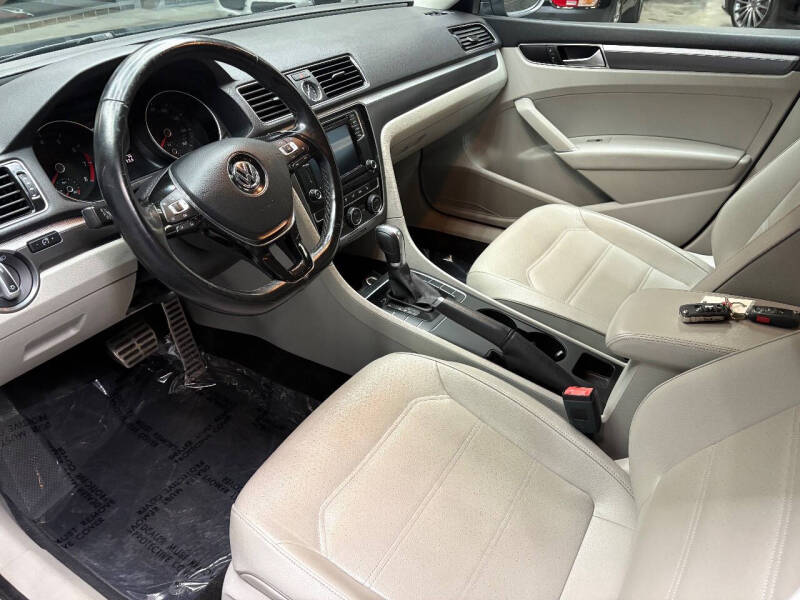 2017 Volkswagen Passat 1.8T R-Line