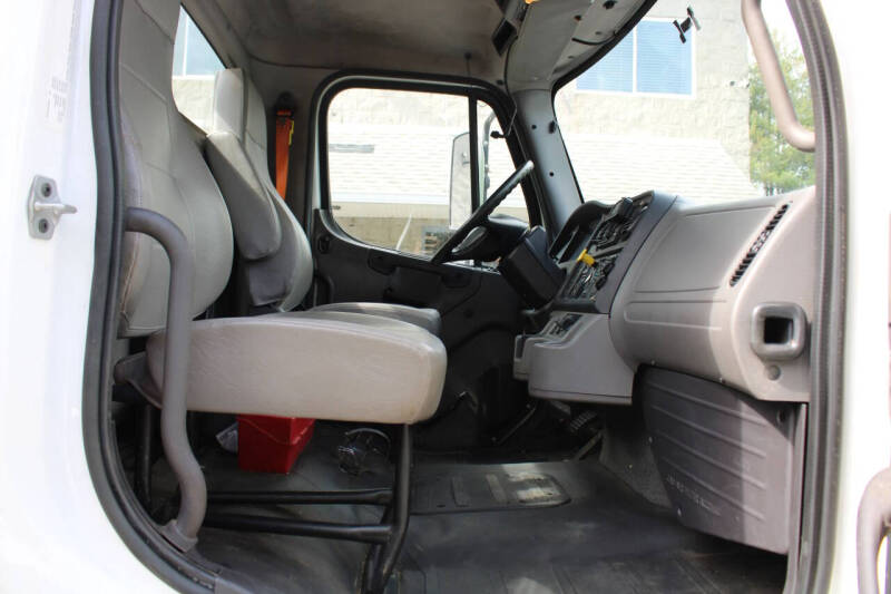 2018 Freightliner M2 106