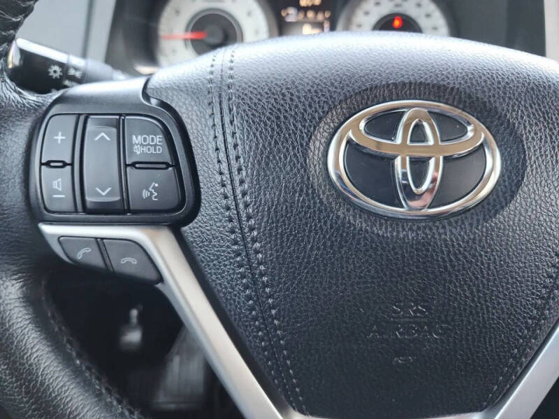 2020 Toyota Sienna SE Premium 8-Passenger