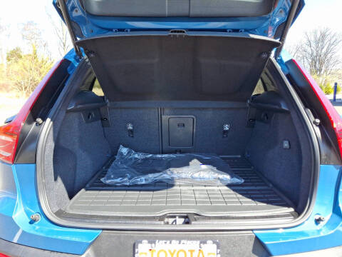 2023 Volvo XC40 B5 Plus Dark Theme