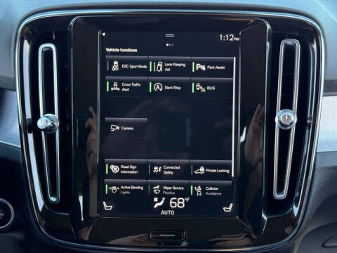 2022 Volvo XC40 T5 Momentum