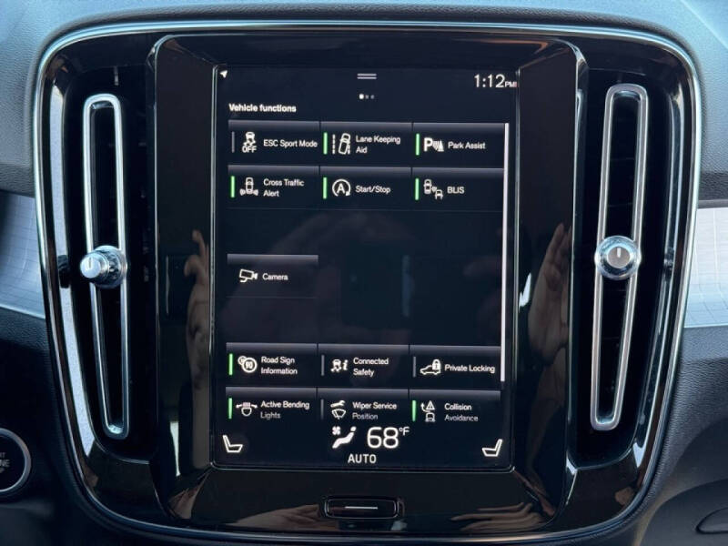 2022 Volvo XC40 T5 Momentum