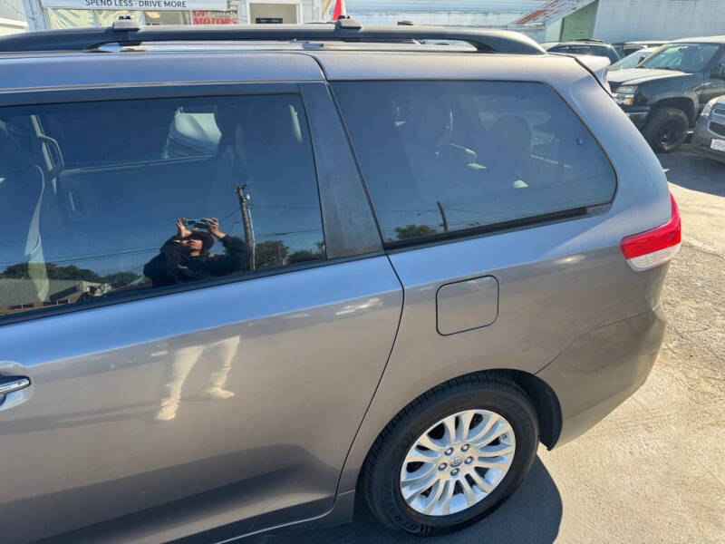 2012 Toyota Sienna XLE 8-Passenger