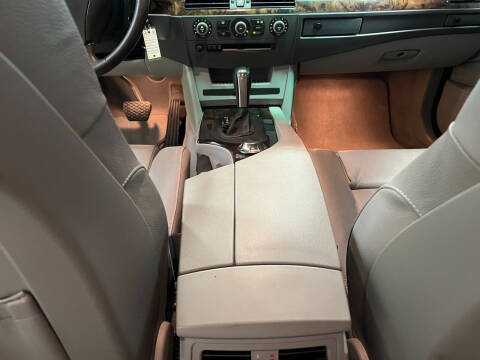 2004 BMW 5 Series 525i