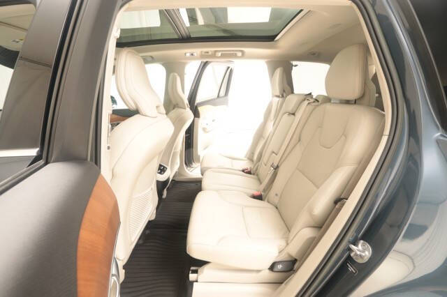 2022 Volvo XC90 T5 Momentum