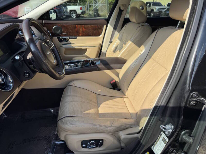 2016 Jaguar XJ R-Sport