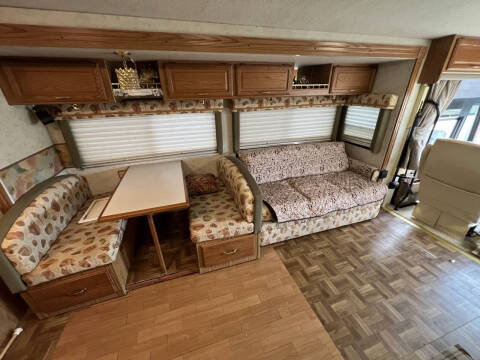 2000 Winnebago Adventurer