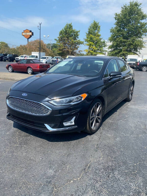 2019 Ford Fusion Titanium photo 2