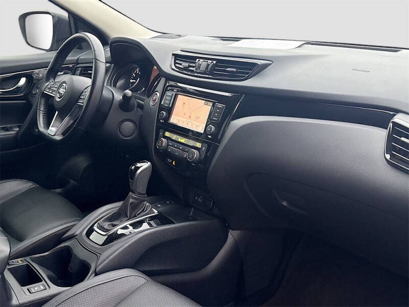 2022 Nissan Rogue Sport SL