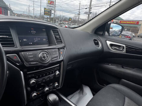 2017 Nissan Pathfinder SL