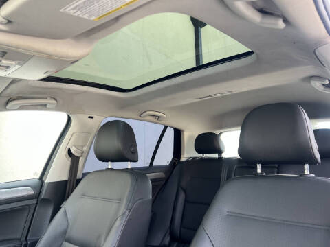2016 Volkswagen Golf TSI SE