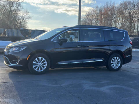 2017 Chrysler Pacifica Touring-L