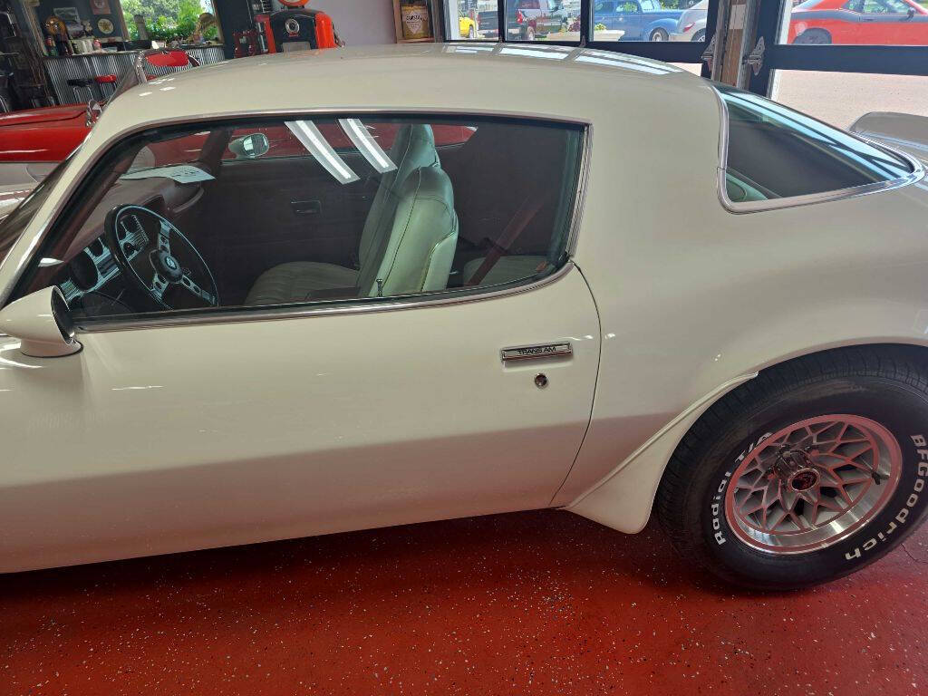 1976 Pontiac Trans Am 11
