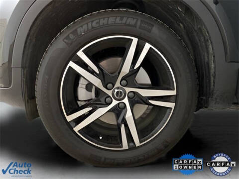 2025 Volvo XC40 B5 Core Bright Theme