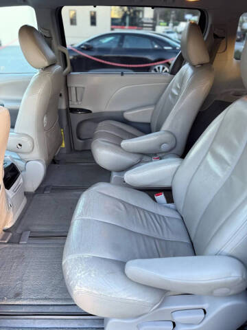 2014 Toyota Sienna LE 7-Passenger