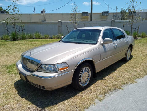 2006 Lincoln Town Car for sale at EZ automobile brokers in Deerfield Beach FL