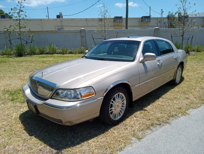 2006 Lincoln Town Car Signature Limited's photo