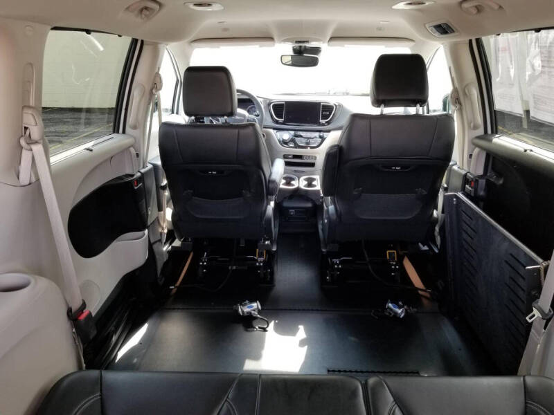 2024 Chrysler Pacifica Touring L