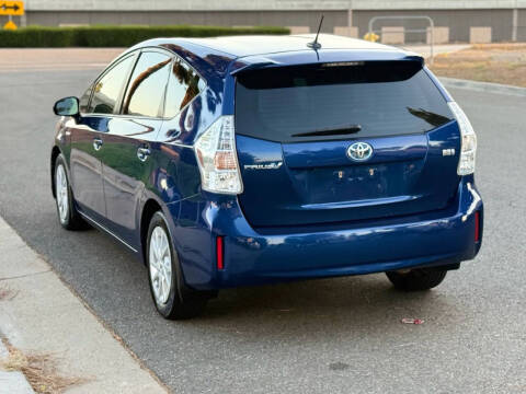 2013 Toyota Prius v Three