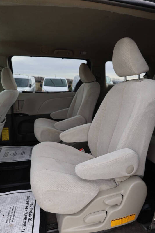 2011 Toyota Sienna LE 7-Passenger