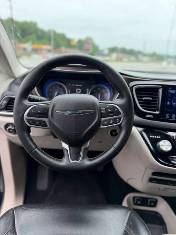 2017 Chrysler Pacifica Touring-L Plus