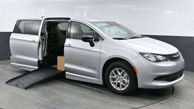 2024 Chrysler Voyager LX's photo