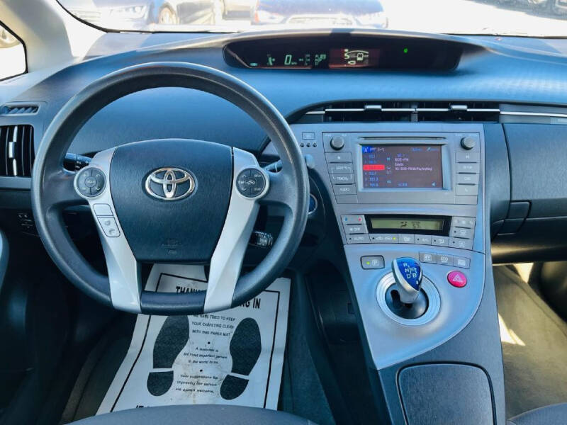 2013 Toyota Prius Two photo 17