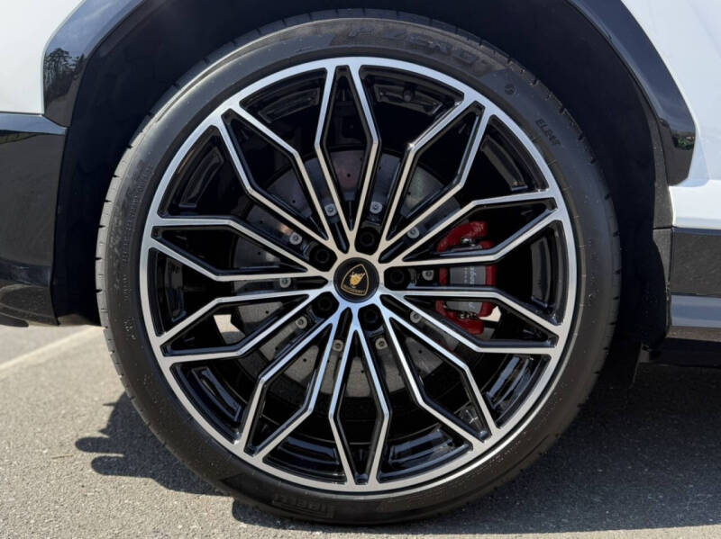 2025 Lamborghini Urus SE