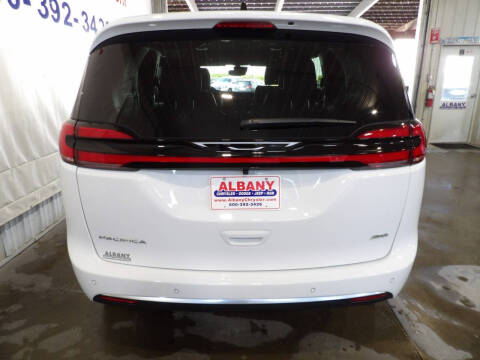 2027 Chrysler Pacifica Select