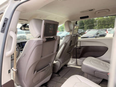 2017 Chrysler Pacifica Touring-L Plus