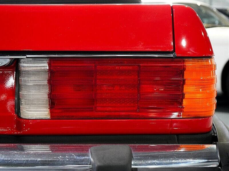1989 Mercedes-Benz 560-Class 16