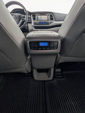 2016 Toyota Highlander LE