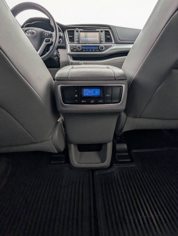 2016 Toyota Highlander LE