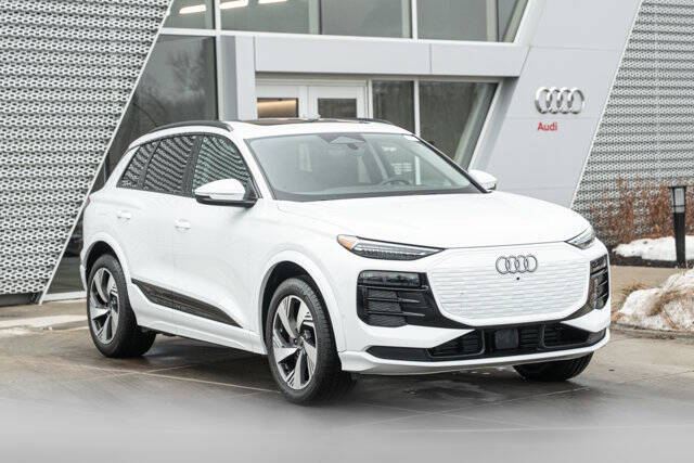 2025 Audi Q6 e-tron quattro Premium Plus