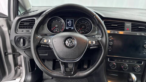 2019 Volkswagen Golf SE