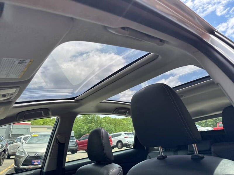 2015 Toyota Prius v Five