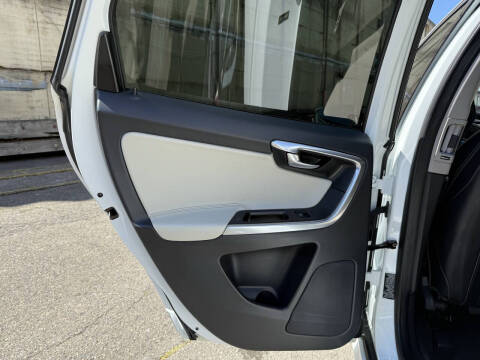 2017 Volvo XC60 T6 Dynamic