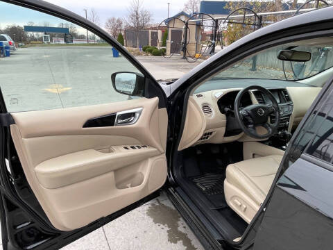 2017 Nissan Pathfinder SV