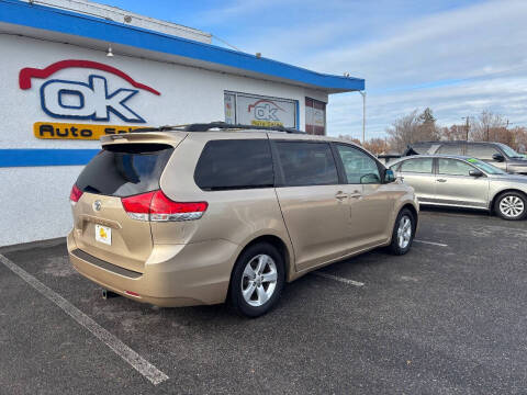 2011 Toyota Sienna LE 8-Passenger