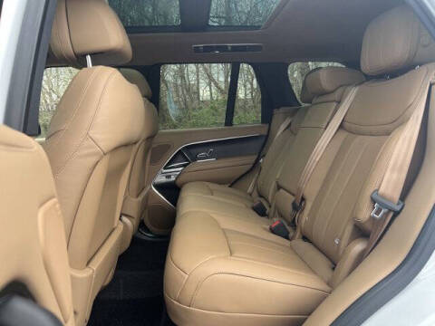 2025 Land Rover Range Rover P530 SE