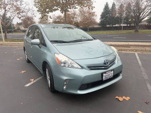 2013 Toyota Prius v Two