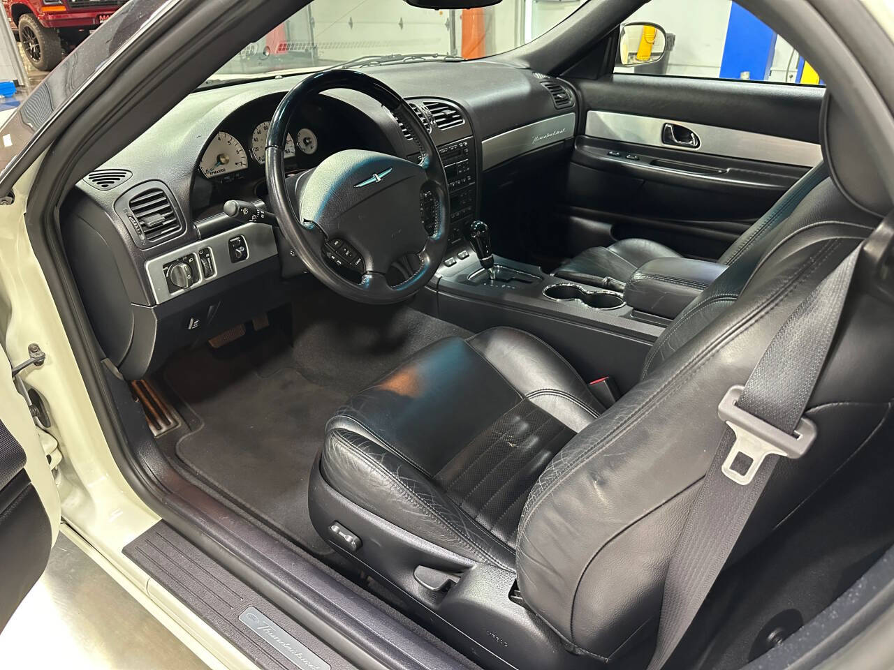 2003 Ford Thunderbird 20