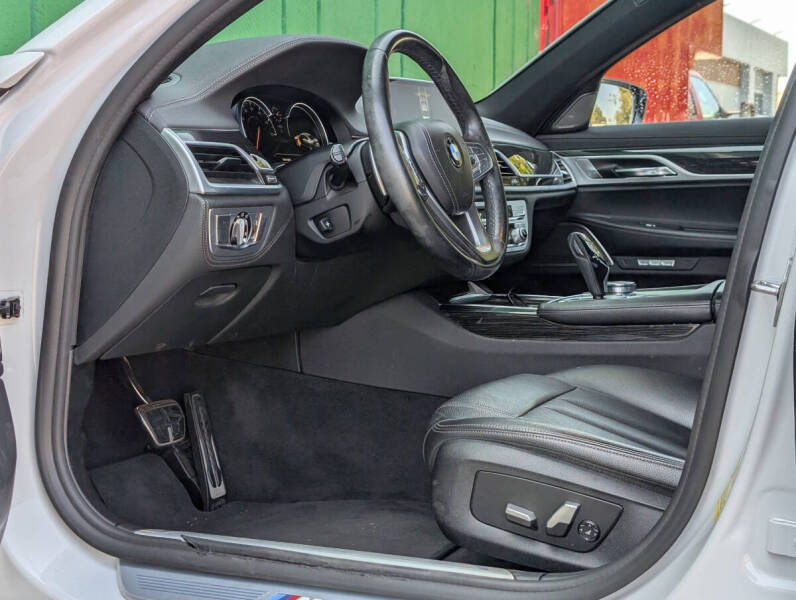 2018 BMW 7 Series 740i