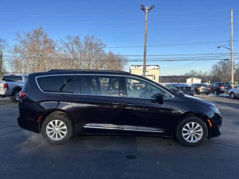 2017 Chrysler Pacifica Touring-L