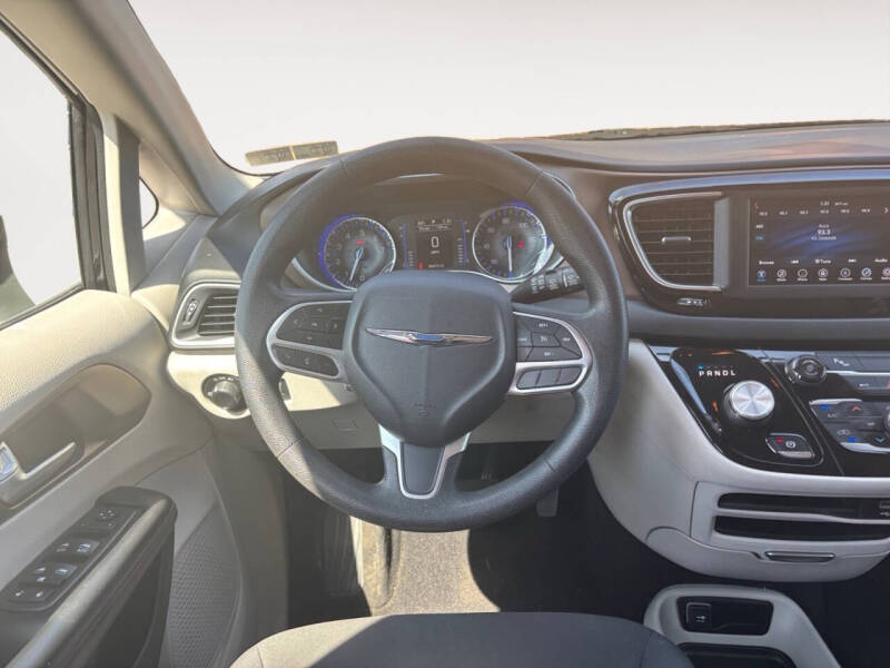 2021 Chrysler Voyager LX