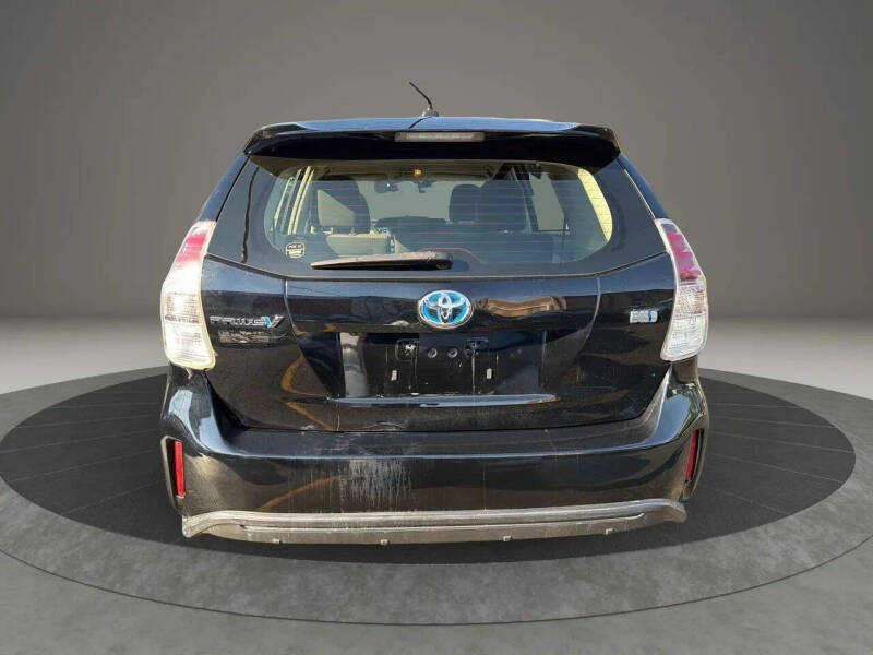 2017 Toyota Prius v Three