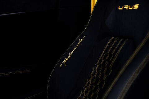 2023 Lamborghini Urus Performante