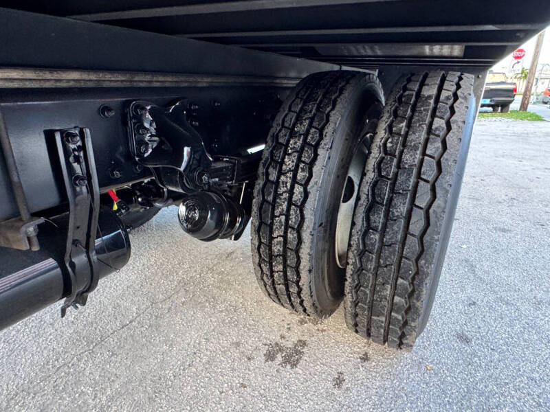 2023 Freightliner M2 106